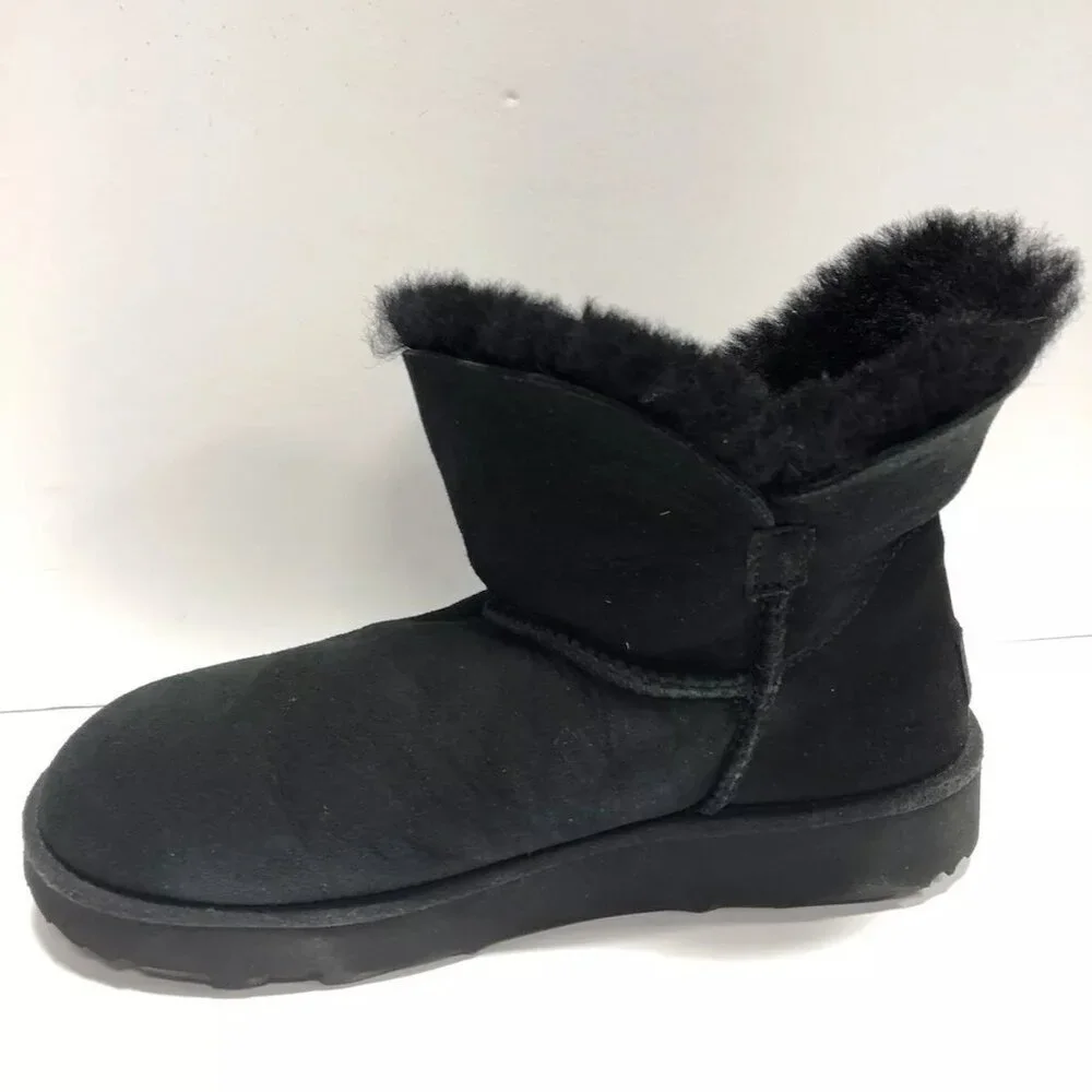UGG Women’s Mini Bailey Button II, Black Winter Boot, Size 6 M